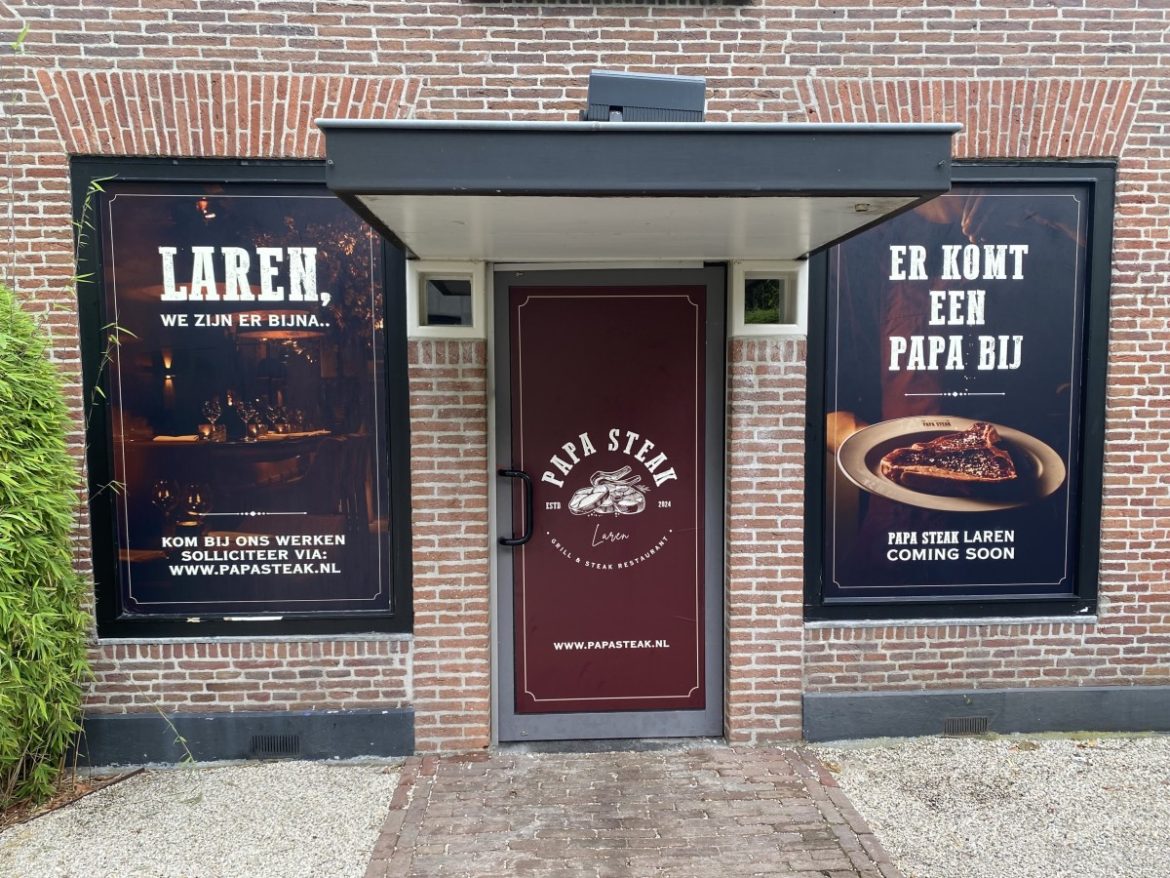 Grillrestaurant ‘Papasteak’ op De Rijt naast burgemeesterswoning