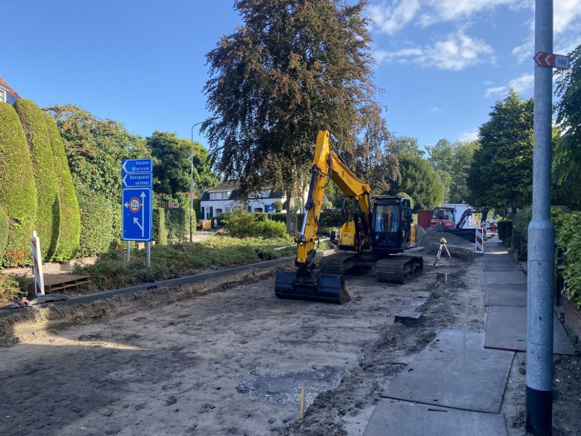 Bewoners Remiseweg Laren willen de snelheid omlaag. ’Je moet echt een hek hebben, zodat je kind niet wordt aangereden’