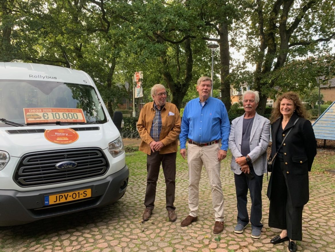 Donatie van € 10.000 van Oldtimerdag voor de Rollybus 