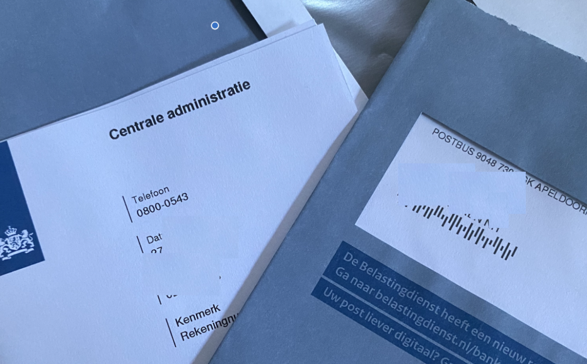 FIOD houdt 40-jarige Blaricummer aan voor vermoedelijk vervalste facturen; man is eigenaar van een boekhoud- en administratiekantoor in Hilversum
