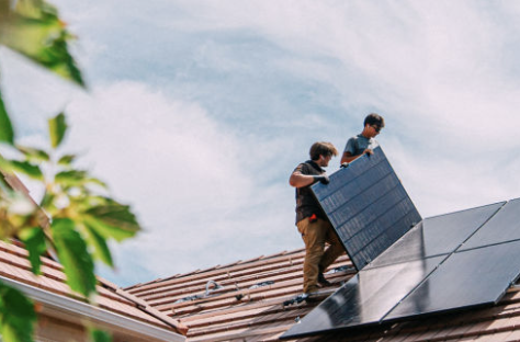 Zonnepanelen op je dak? In Noord-Holland gaat je rekening met 266 euro omhoog