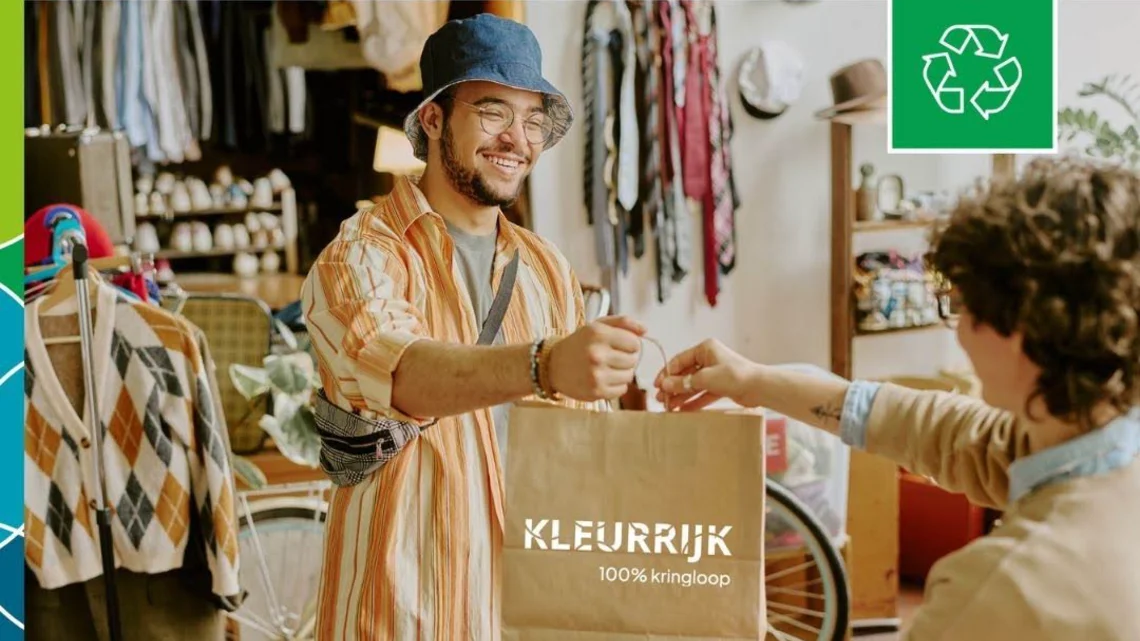 Kringloop Kleurrijk pakt uit tijdens Nationale Kringloopdag; kledingstukken voor één euro