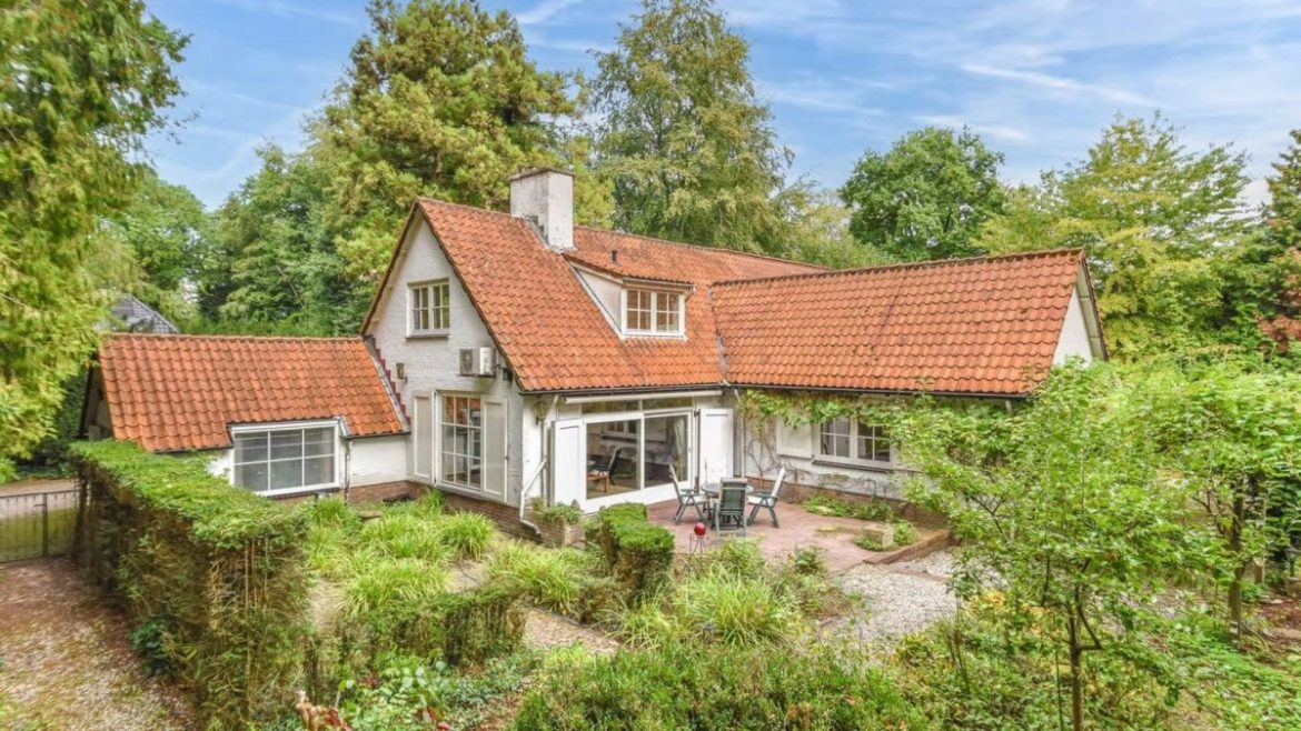 Blaricumse villa van overleden Jerney Kaagman staat te koop voor 2.295.000 euro 