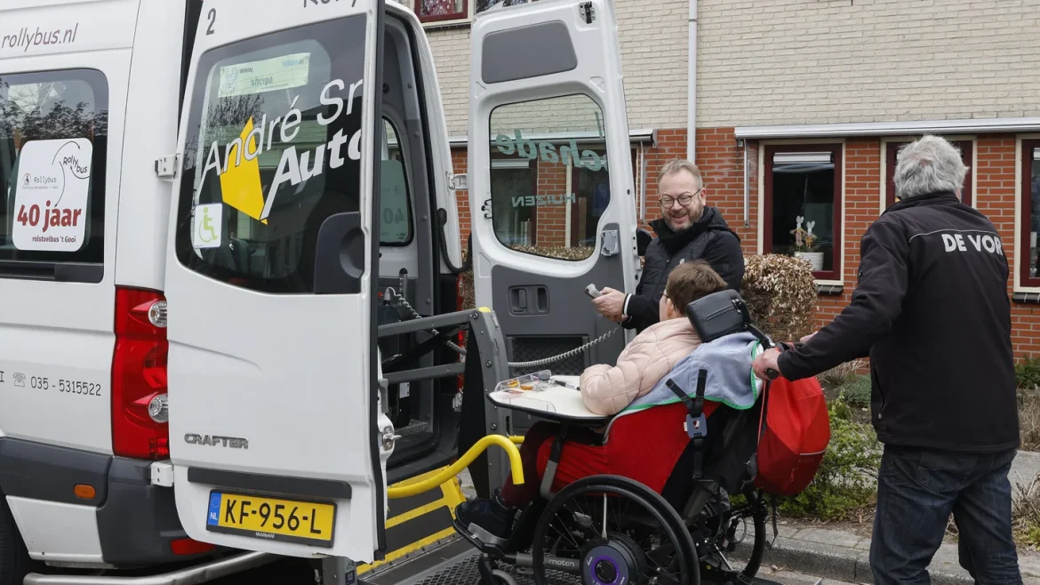 Met een rolstoelbus op pad: Rollybus zoekt nieuwe chauffeurs in het Gooi