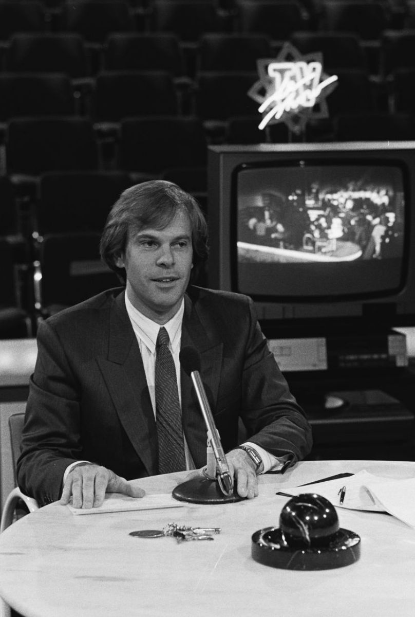 Stukje televisiegeschiedenis van Singer Laren naar Beeld & Geluid: Originele neonlichtbak van de TROS TV Show overgedragen in jubileumjaar Nederlandse televisie