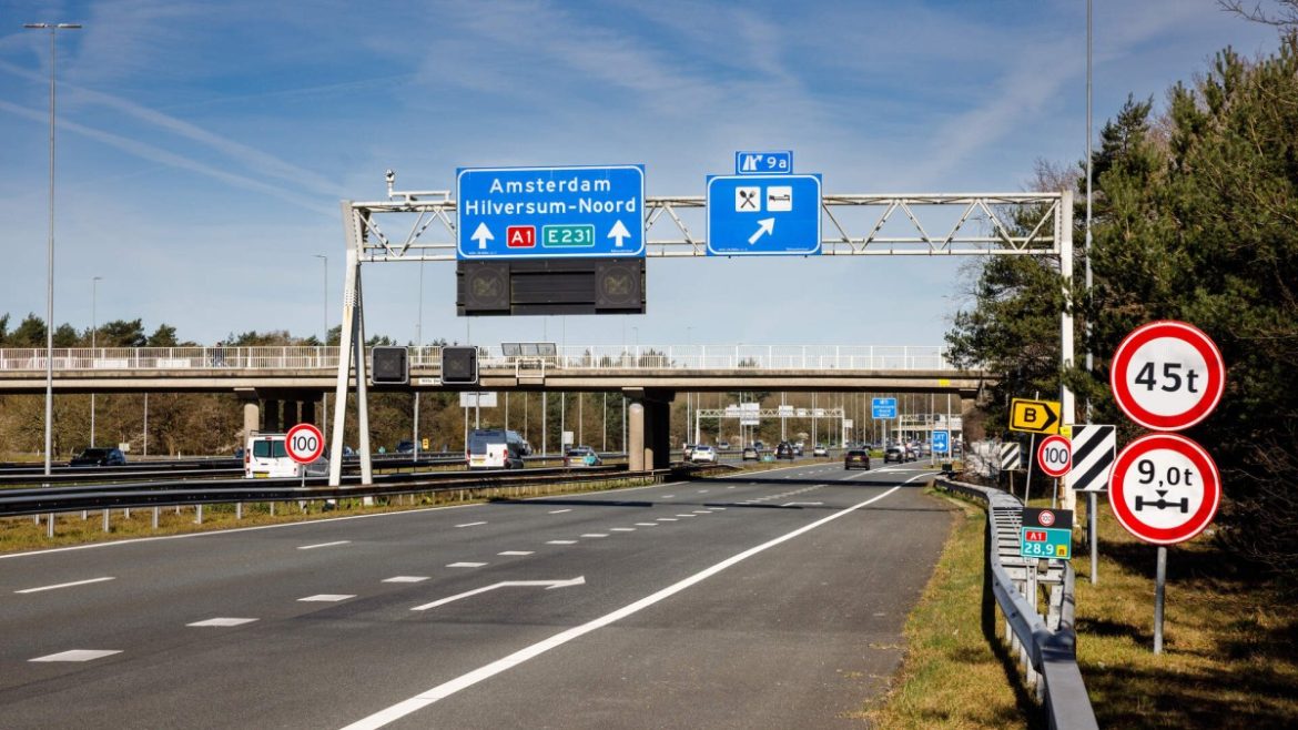 Na de A1 afgelopen zomer, pakt Rijkswaterstaat nu ook op- en afritten in het Gooi aan. Avond- en nachtafsluitingen tot half november 
