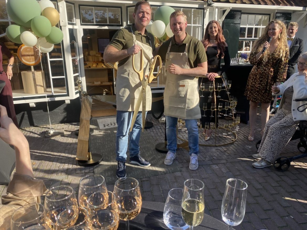 Kaaswinkel ‘Rijp’ maakt sprong in het diepe op De Rijt