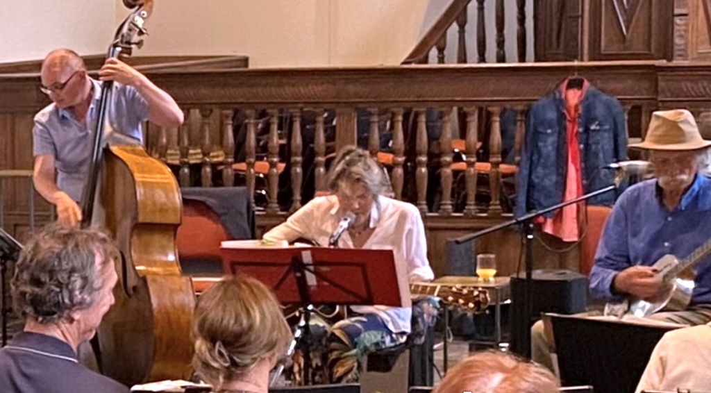Johanneskerk in Laren wordt een tijdelijke jazztempel: ’God zegene de greep’