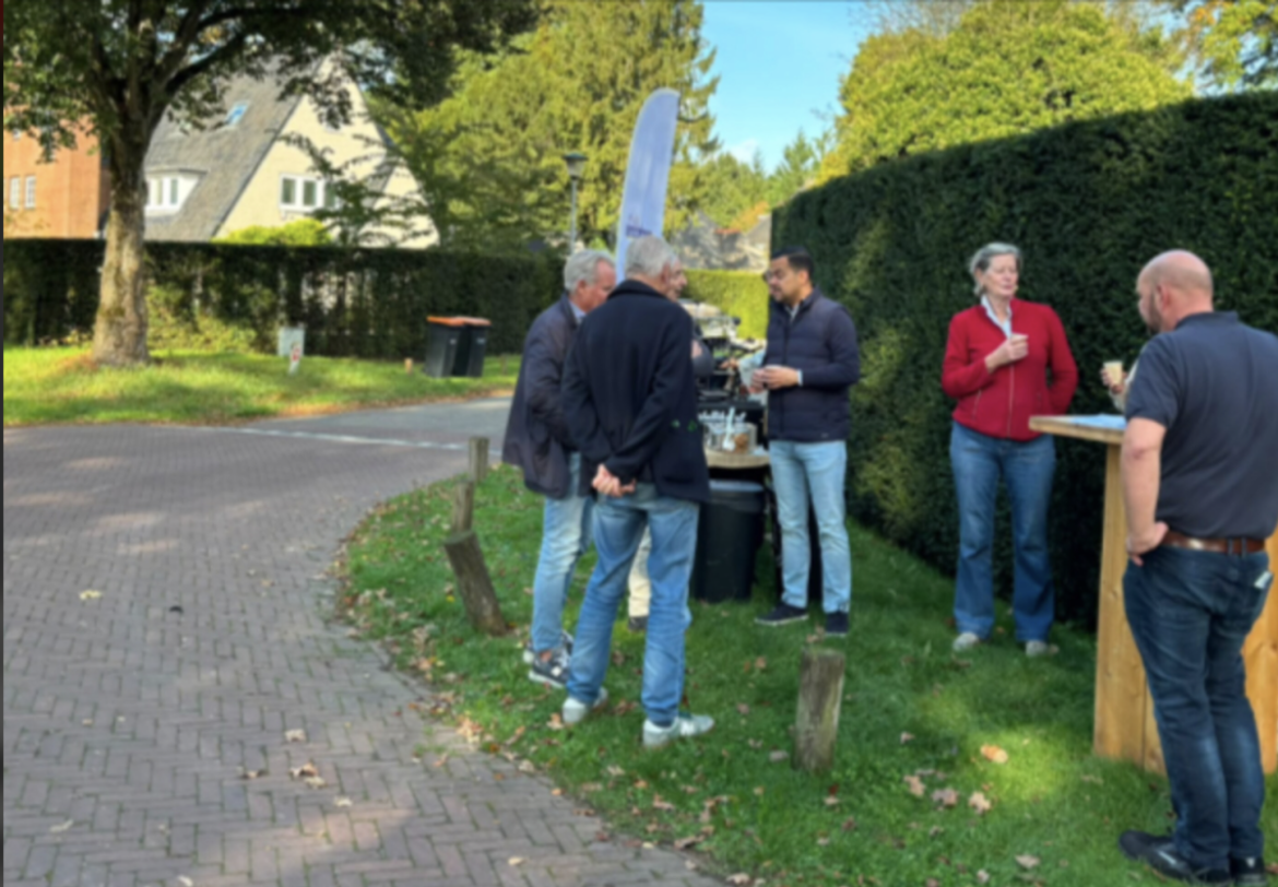 Verkeersveiligheid en groenonderhoud besproken tijdens buurtbezoek in Laren