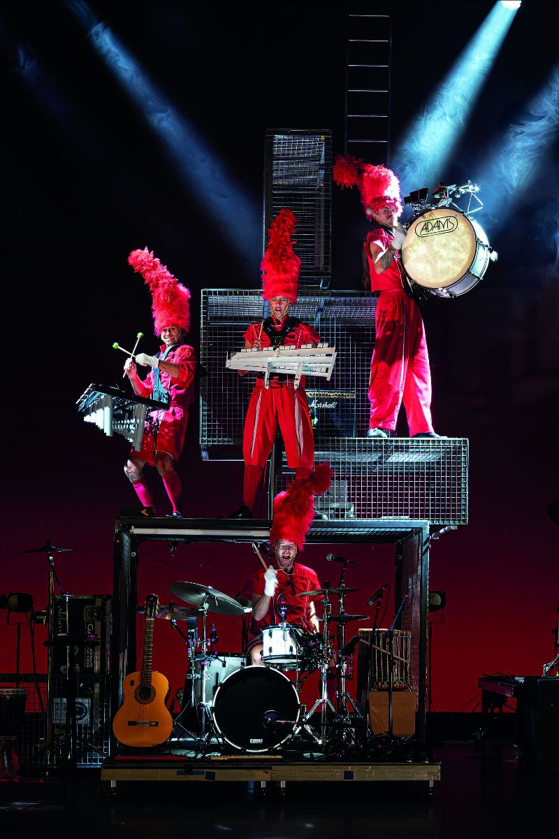 Een muzikale achtbaan vol percussie en acrobatiek