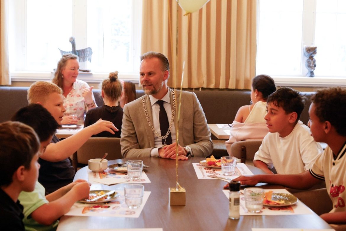 Burgemeestersontbijt met leerlingen OBS De Ploeg